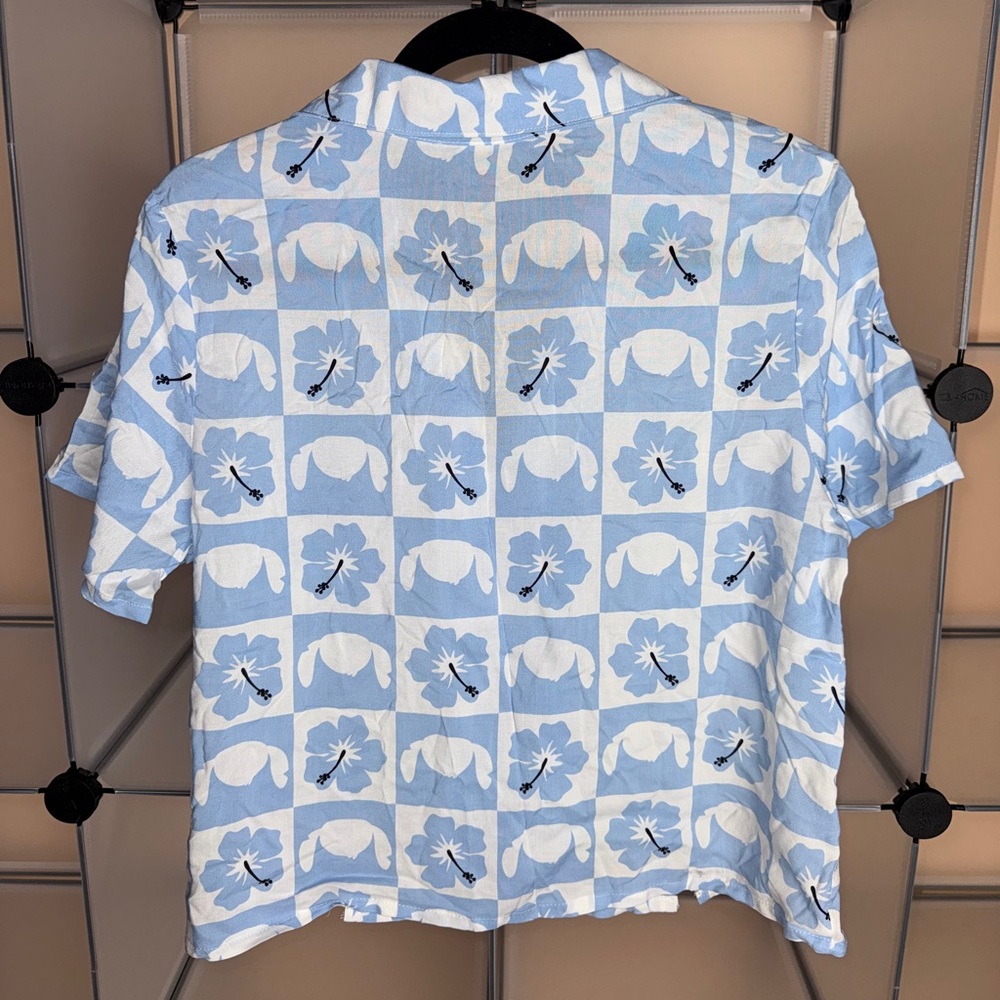 Disney Womens (Junior's) Blue Stitch Button Front Camp Shirt XL NWOT - Picture 5 of 6